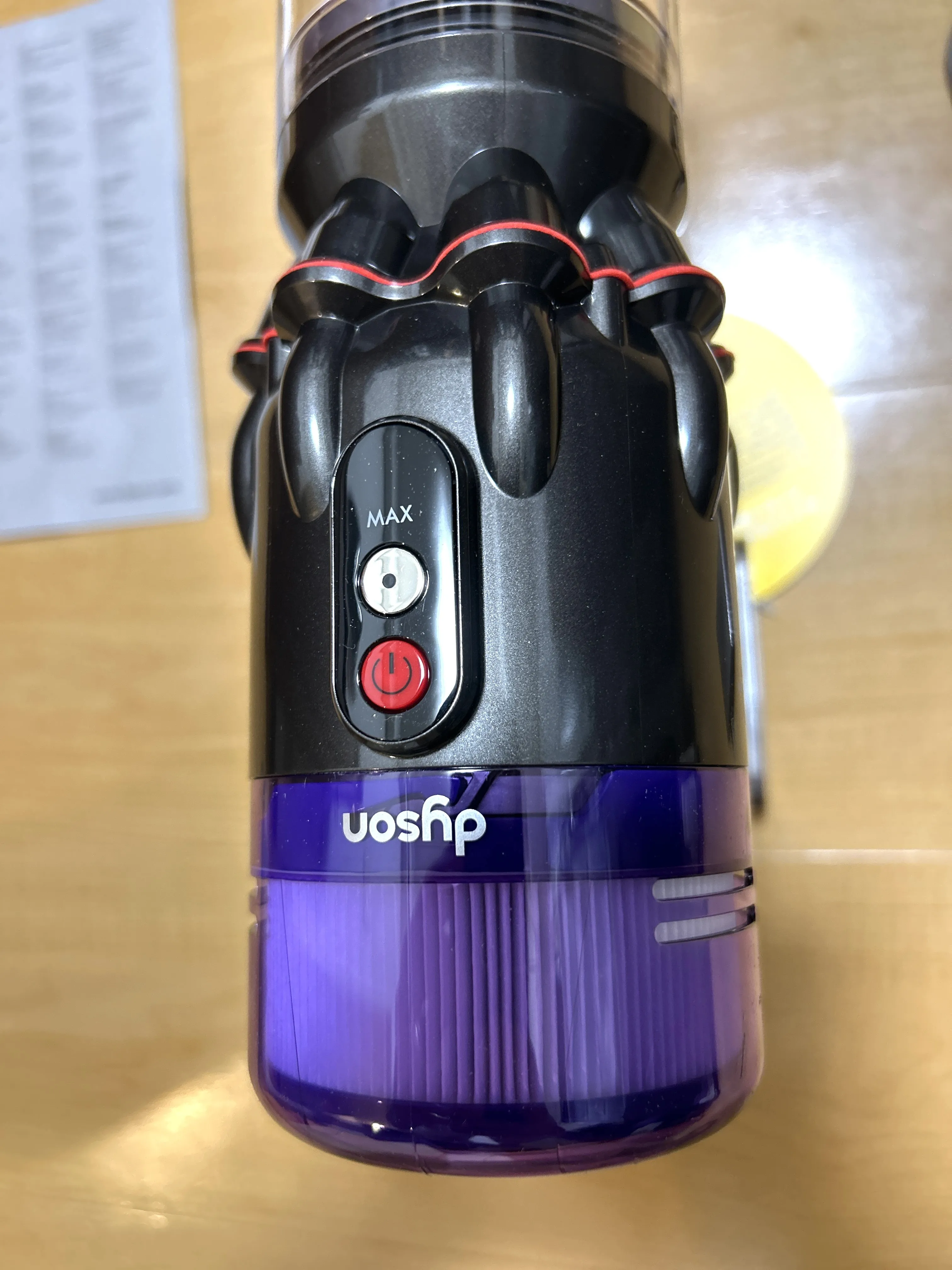 Dyson Micro Plusの手元スイッチ。MAXボタンと電源ボタン