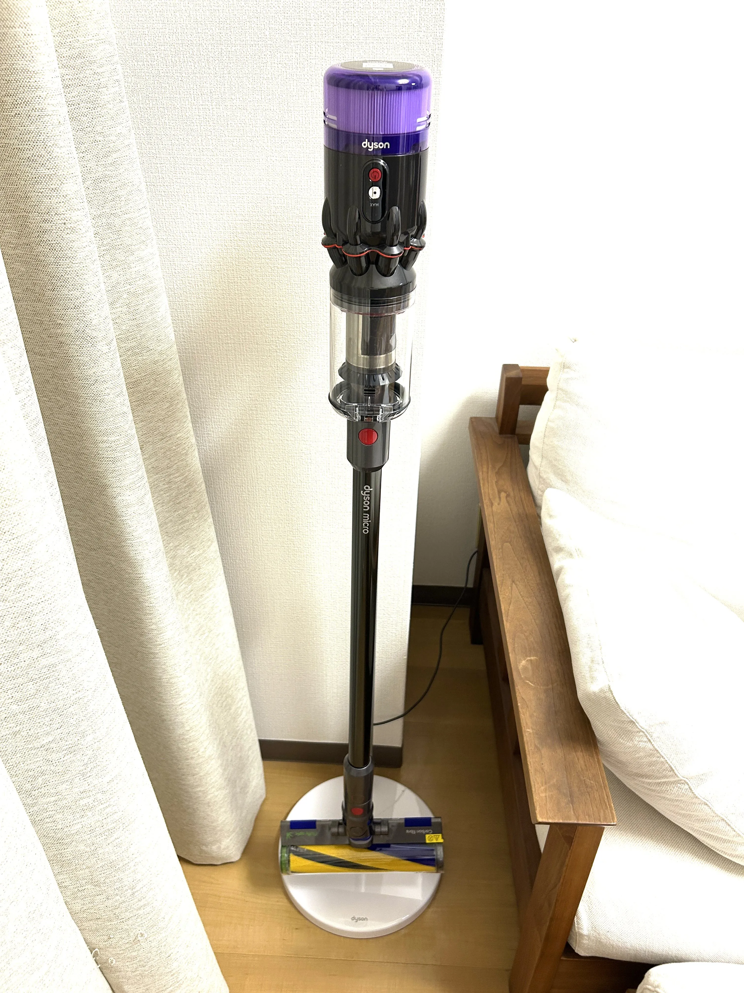 充電ドックに立てた状態
