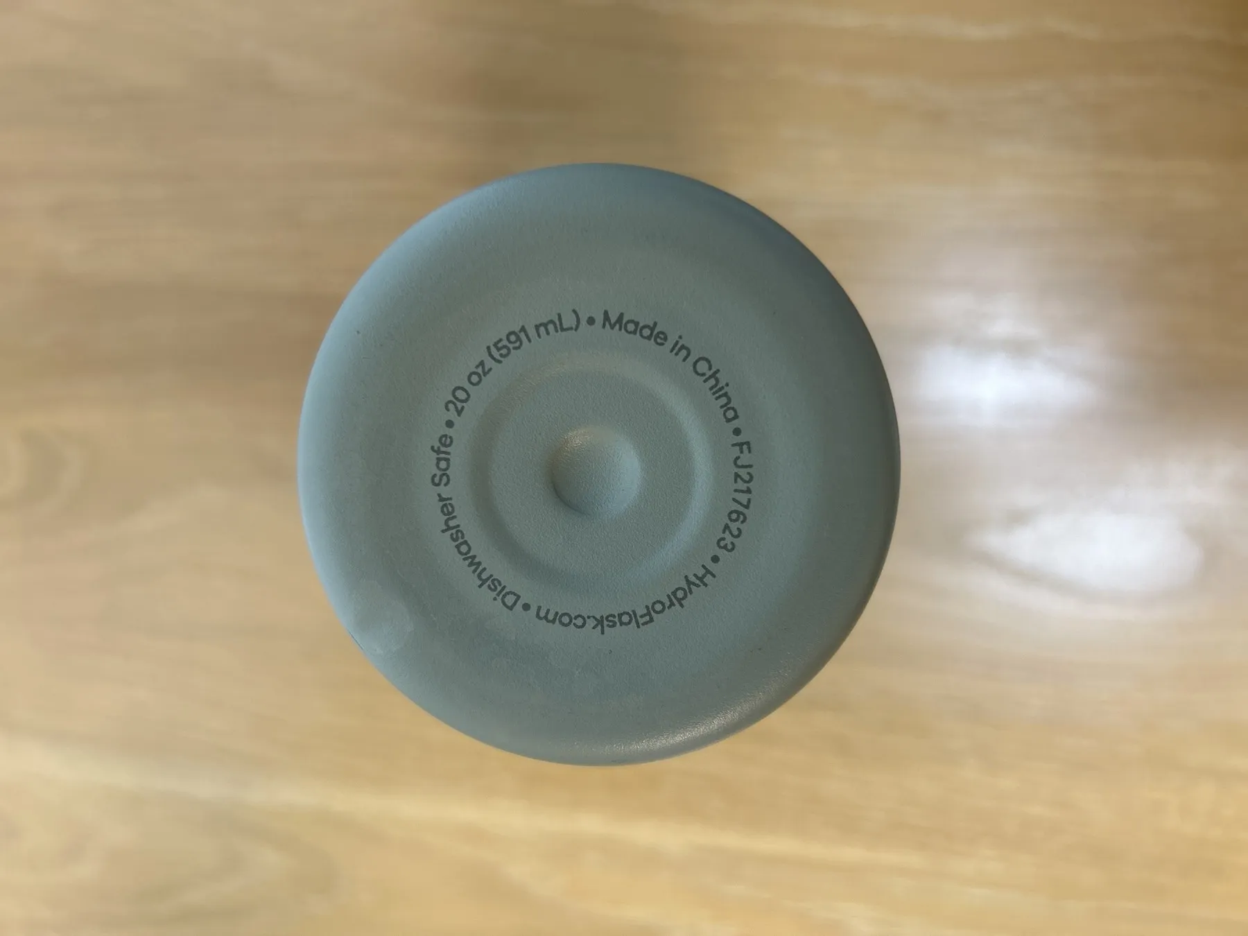 ハイドロフラスクの底面にある20oz(591ml)の表記