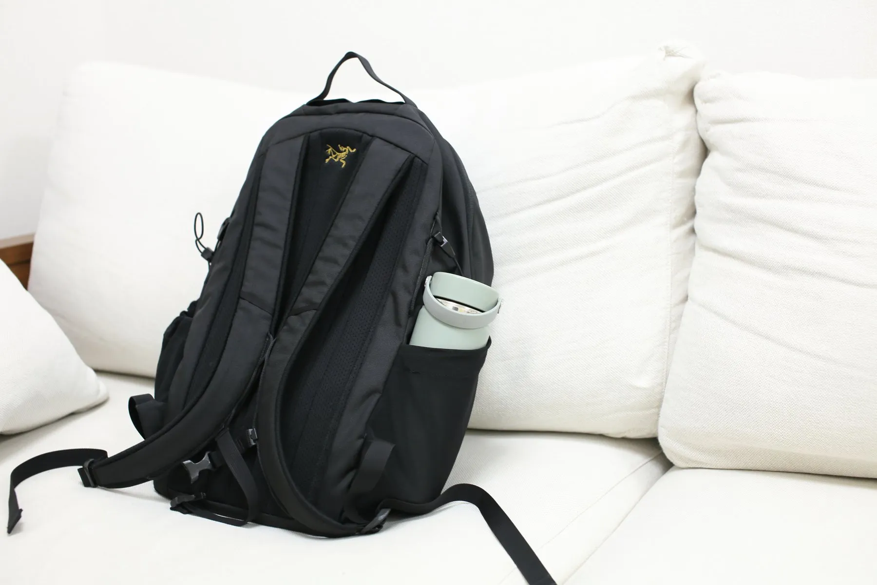 リュックのサイドポケットに入れたハイドロフラスク Wide Mouth 591ml